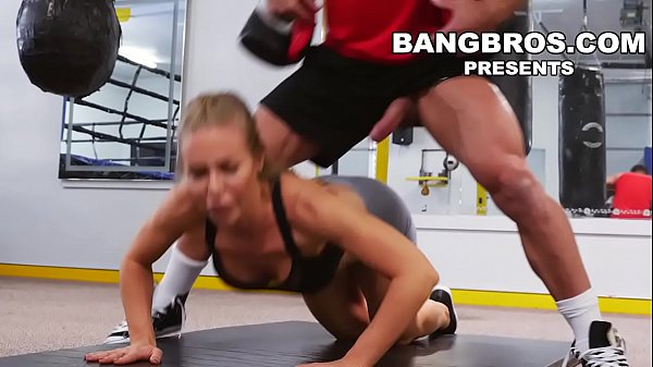 Professor de boxe fazendo sexo com a aluna na academia de luta